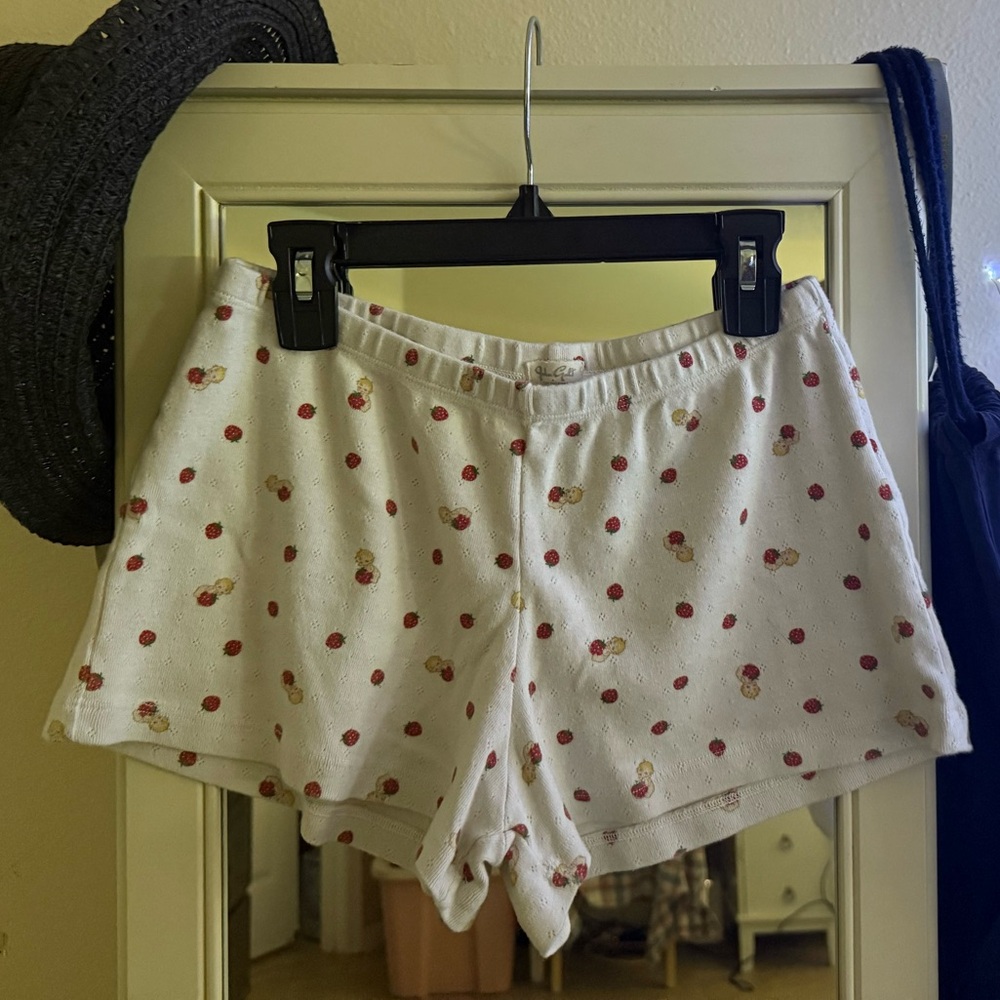 Brandy Melville shorts 🍓 - Picture 1 of 5